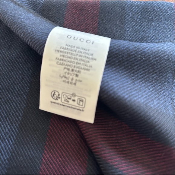 NWT Gucci Scarf with dust bag reg $475 - Picture 9 of 9